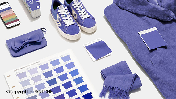chaussures vêtements violet very peri pantone 2022